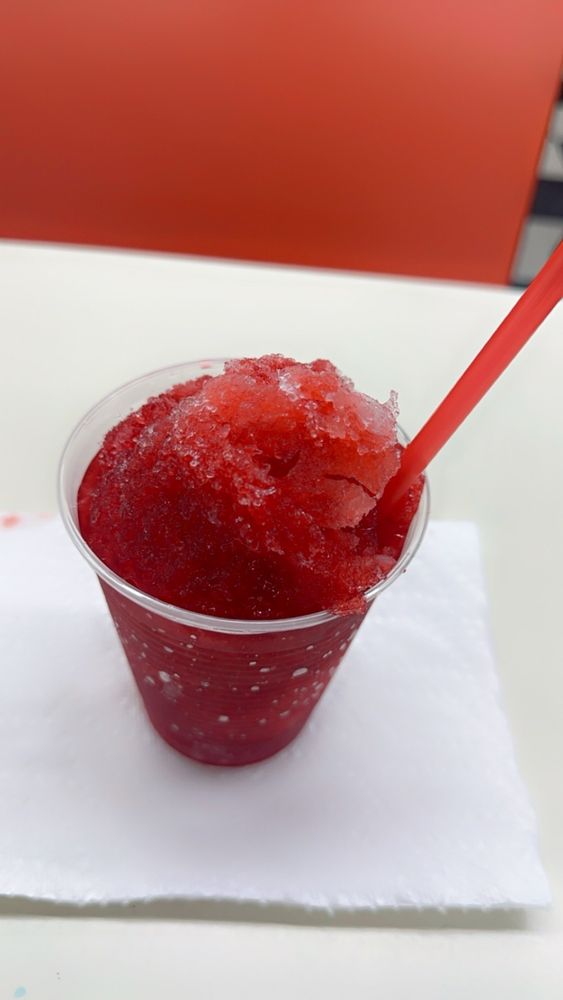 Strawberry Cheesecake Snoball at Lil Mama's Kitchen, Franklin LA